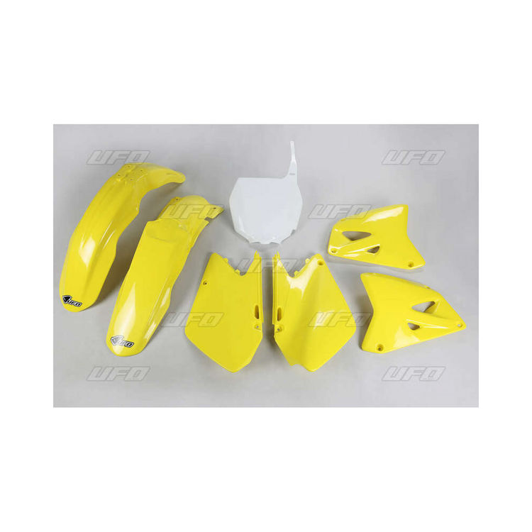 Paille En Plastique Jaune Isolé Sur Fond Blanc | Photo Premium